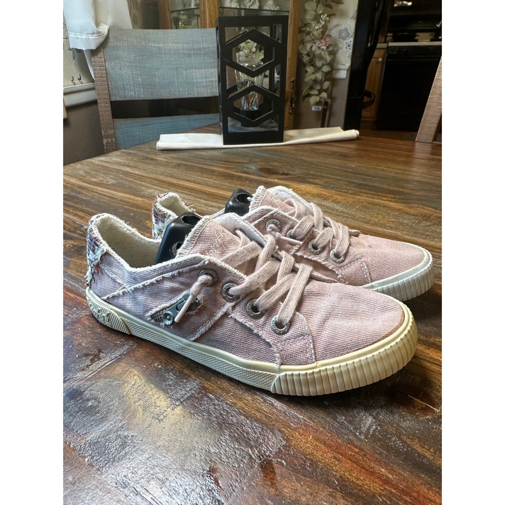 Blowfish Malibu Womens Pink Canvas Distressed SlipOn Sneakers Heel Patch Size 6